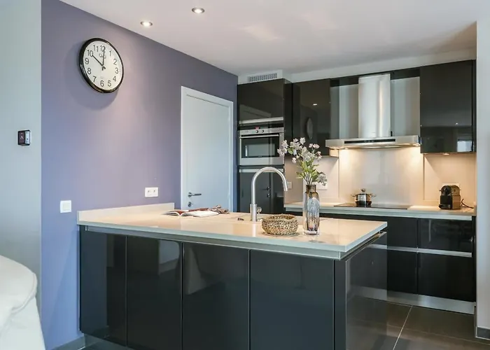 Casiola - Spacious Apartment With Private Car Park